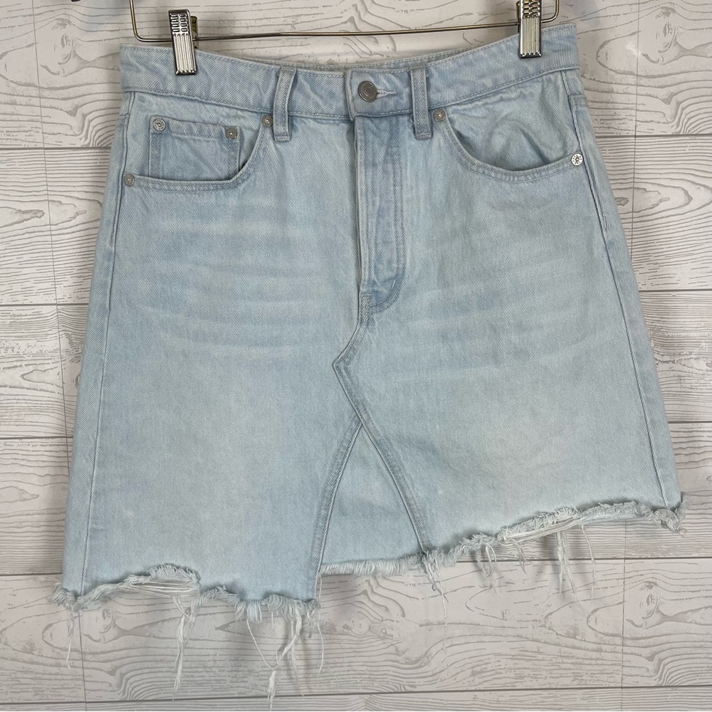 Free People We The Free Denim Mini Skirt Light Wash Size 27 Frayed Hem